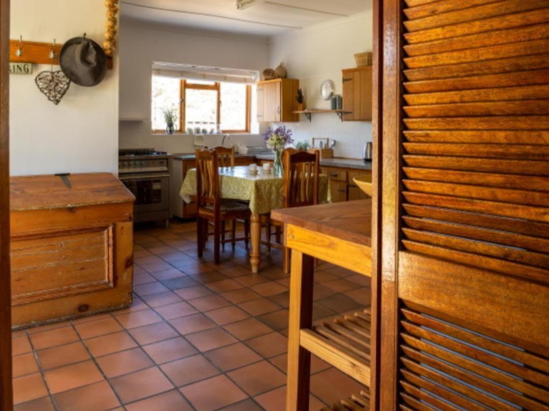Rooikloof Guest Farm Lodge *